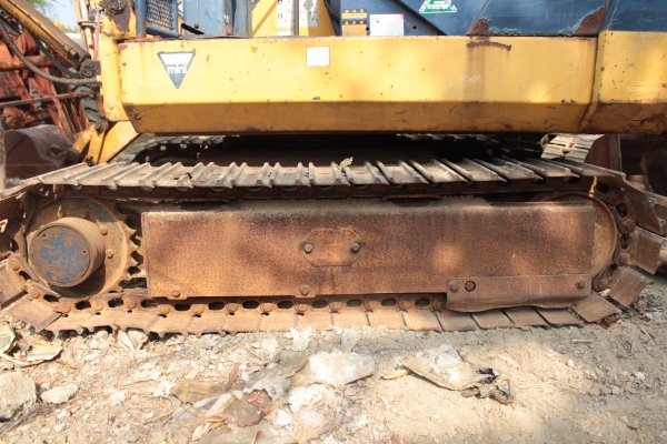 ขายแบคโฮ KOMATSU PC15-2 เครื่องดีเซล 3สูบ ราคา 280,000 บาท