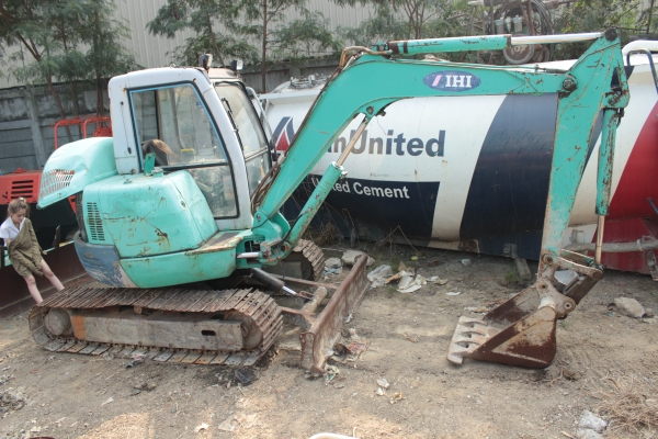 ขายแบคโฮ IHI 40JX สภาพเดิมพร้อมตู้เก๋ง เครื่อง IZUSU 4สูบ ราคา 490,000 บาท