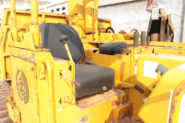 ขายรถบรรทุกดั้มเปอร์ตีนตะขาบแทรกเหล็ก KOMATSU CD 40C-1 มีเครนติด 3ตัน ราคา 590,000 บาท