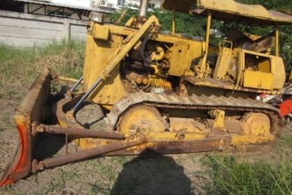 ขายรถดันดินรถแทรกเตอร์ KOMATSU: D45A-1 เครื่อง4สูบ 90 แรงม้า ราคา 450,000 บาท