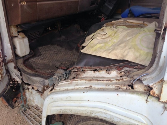 รถฮีโน่ 6 ล้อ KM777  117 แรงม้า.  สนใจติดต่อ 081 - 6079515