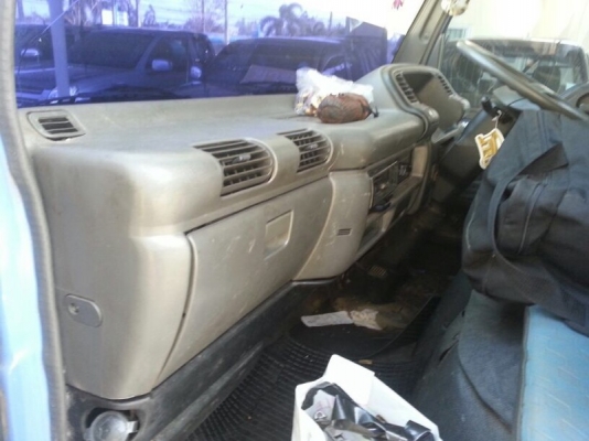 รถอีซูซุ 4 ล้อ 100 แรงม้า. ปี 48 สนใจติดต่อ 081 - 6079515 รถอีซูซุ 4 ล้อ 100 แรงม้า. ปี 48 สนใจติดต่อ 081 - 6079515