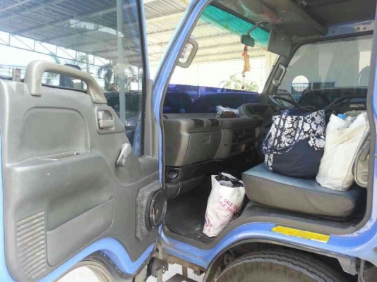 รถอีซูซุ 4 ล้อ 100 แรงม้า. ปี 48 สนใจติดต่อ 081 - 6079515 รถอีซูซุ 4 ล้อ 100 แรงม้า. ปี 48 สนใจติดต่อ 081 - 6079515