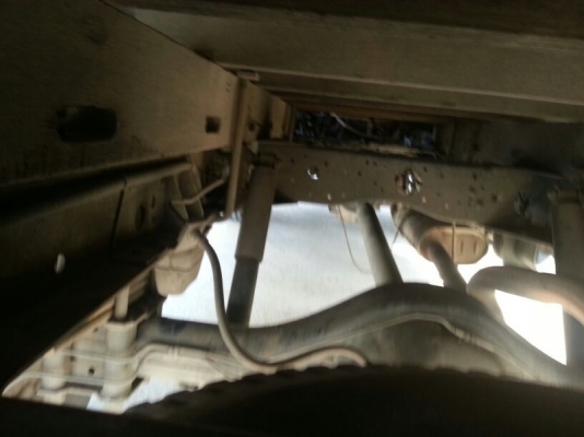 รถอีซูซุ 4 ล้อ 100 แรงม้า. ปี 48 สนใจติดต่อ 081 - 6079515 รถอีซูซุ 4 ล้อ 100 แรงม้า. ปี 48 สนใจติดต่อ 081 - 6079515