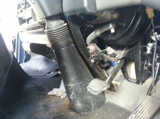 รถอีซูซุ 4 ล้อ 100 แรงม้า. ปี 48 สนใจติดต่อ 081 - 6079515 รถอีซูซุ 4 ล้อ 100 แรงม้า. ปี 48 สนใจติดต่อ 081 - 6079515