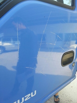 รถอีซูซุ 4 ล้อ 100 แรงม้า. ปี 48 สนใจติดต่อ 081 - 6079515 รถอีซูซุ 4 ล้อ 100 แรงม้า. ปี 48 สนใจติดต่อ 081 - 6079515