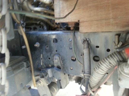 รถอีซูซุ 4 ล้อ 100 แรงม้า. ปี 48 สนใจติดต่อ 081 - 6079515 รถอีซูซุ 4 ล้อ 100 แรงม้า. ปี 48 สนใจติดต่อ 081 - 6079515