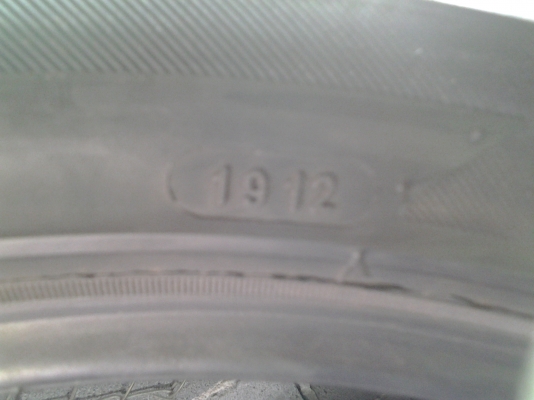 ยาง 245/40/18 ปี12