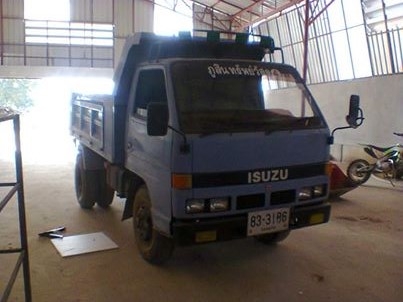 ขายรถ หกล้อ nkr 110ดั้ม รถสวยพร้อมใช้งาน ราคาต่อรองได้