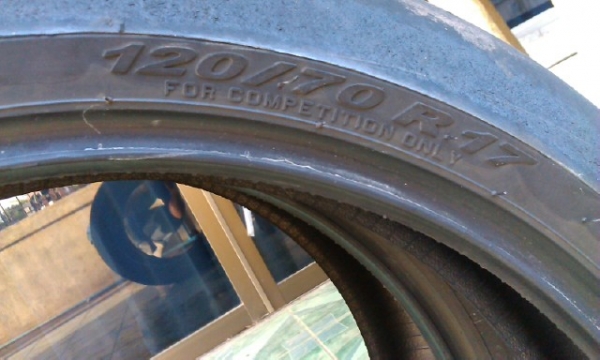 ขายยางหน้าหลังPirelli ยางสลิกsc2 ปี2013 เซ็นเซอร์เต็มๆ สวย ๆ ครับ