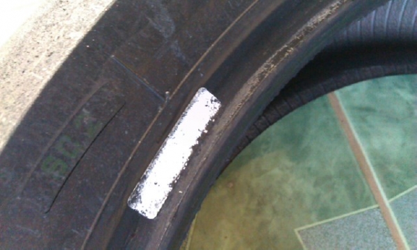 ขายยางหน้าหลังPirelli ยางสลิกsc2 ปี2013 เซ็นเซอร์เต็มๆ สวย ๆ ครับ