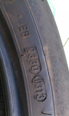 ขายยางหน้าหลังPirelli ยางสลิกsc2 ปี2013 เซ็นเซอร์เต็มๆ สวย ๆ ครับ