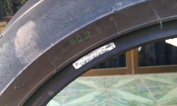 ขายยางหน้าหลังPirelli ยางสลิกsc2 ปี2013 เซ็นเซอร์เต็มๆ สวย ๆ ครับ