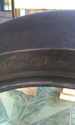 ขายยางหน้าหลังPirelli ยางสลิกsc2 ปี2013 เซ็นเซอร์เต็มๆ สวย ๆ ครับ