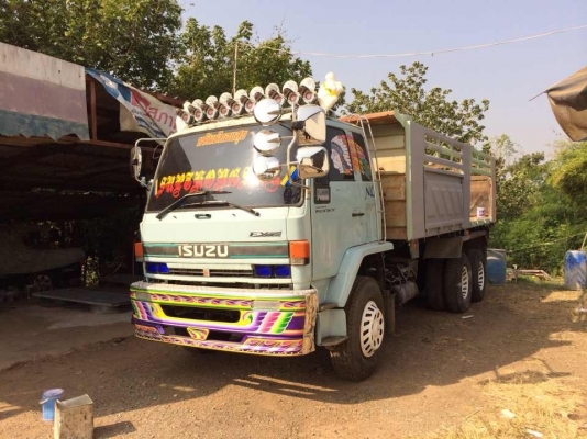 ขายด่วนสิบล้อดั้มสองเพลาเดิมๆบางๆสวยๆ ขายด่วนสิบล้อดั้มสองเพลาเดิมๆบางๆสวยๆ