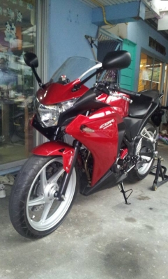 Cbr 250absปี2012สภาพสวยเเต่งสวยพอตัววิ่งมา91xxโลของเเต่งมูลค่ากว่า20000บาทพร้อมใบเส็ดยืนยัง