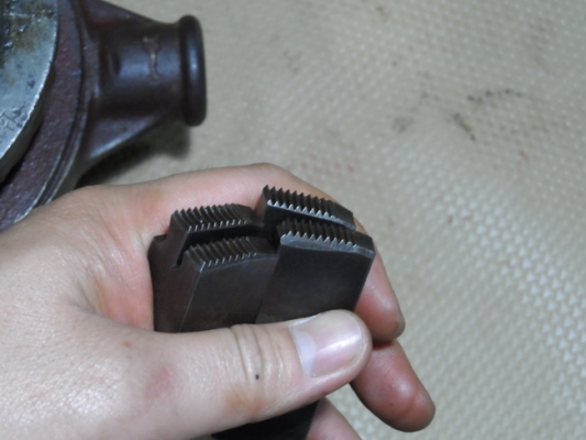 มาล่าสุดครับ  เครื่องดายเกลียว ญี่ปุ่น (ยังร้อนๆอยู่เลย)