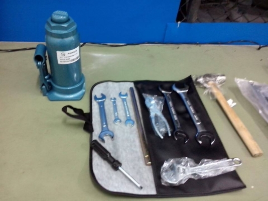 ขายชุดเครื่องมือติดรถ hino 6-10 ล้อ ใหม่ๆไม่เคยใช้ครับ