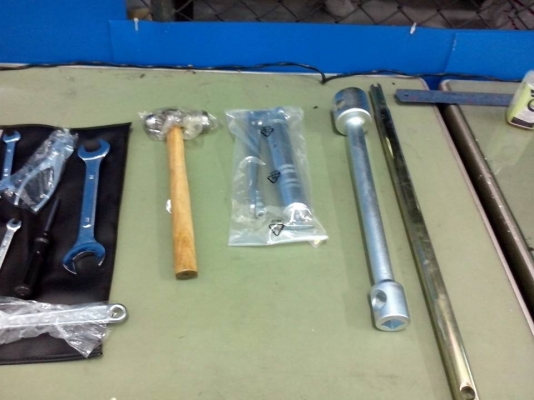 ขายชุดเครื่องมือติดรถ hino 6-10 ล้อ ใหม่ๆไม่เคยใช้ครับ