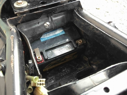 ขออนุญาตขาย HONDA CB400SF ปี93 สภาพพอใช้สักคันครับ