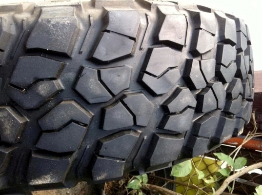 ขายยาง BF Goodrich Mud-terrain KM2  265 75 r16
