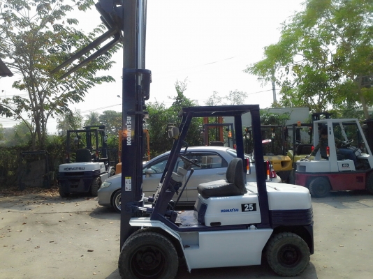 ขายถูกKOMATSU FD25-11 ขนาด2.5 ตัน เสาสูง4เมตร เกียร์ธรรมดาเครื่องดีเซล4D95 งากระดกได้ การใช้งาน800กว่าชั่วโมง ราคาต่อรองได้ติดต่อ0816161541