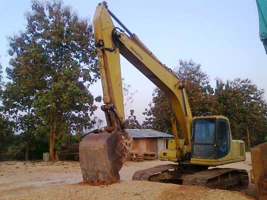 รถขุด KOMATSU PC200-6 รถสวย ใช้งานดี มีแอร์เย็บเฉียบ