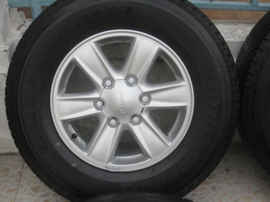 ขายล้อแม็กป้ายแดง new dmax 16"x7" et33 6 รู 139.7 ยางผลิตสัปดาห์ที่ 39 ปี 13สนใจติดต่อเล็กคลองสาม (081-3747940)