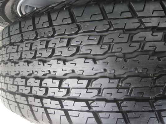 ขายล้อแม็กป้ายแดง new dmax 16"x7" et33 6 รู 139.7 ยางผลิตสัปดาห์ที่ 39 ปี 13สนใจติดต่อเล็กคลองสาม (081-3747940)