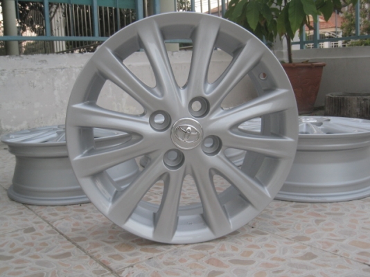 ขายล้อแม็กมือสอง Toyota vios 12ก้าน 15"x5.5" et45 4รู100 พร้อมน็อตล้อเดิม สนใจติดต่อเล็กคลองสามครับ (081-3747940)