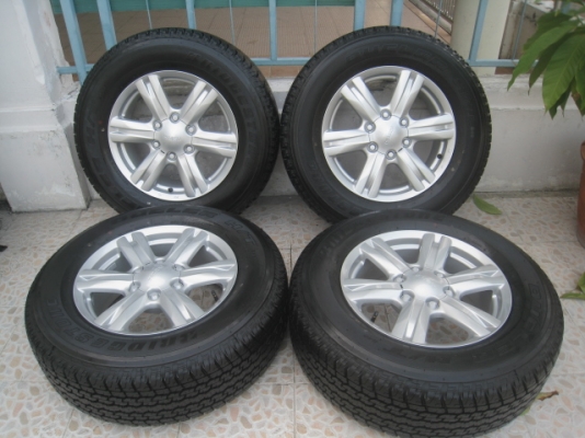 ขายล้อแม็กป้ายแดง new Isuzu Mu-x 17"x7" et33 6รู139.7 + ยางผลิตสัปดาห์ที่45 ปี13  สนใจติดต่อเล็กคลองสามครับ (081-3747940)