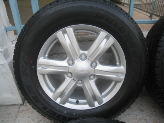ขายล้อแม็กป้ายแดง new Isuzu Mu-x 17"x7" et33 6รู139.7 + ยางผลิตสัปดาห์ที่45 ปี13  สนใจติดต่อเล็กคลองสามครับ (081-3747940)