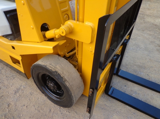 รถยก TCM FD25 Z2 เครื่องดีเซล ติดต่อคุณจิ๊ด โทร. 089-7949488