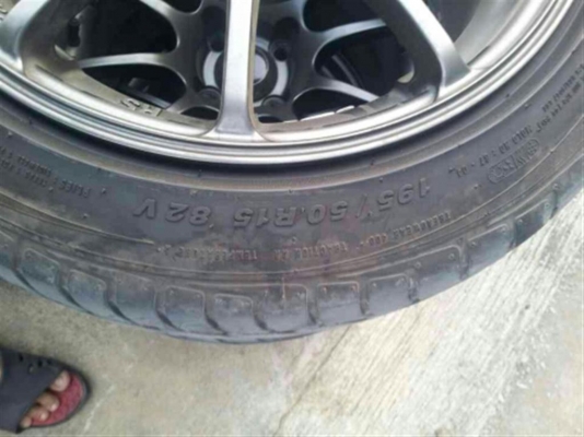 ขายแม๊ก 4 รู 100 พร้อมยางปี 2012 ล้นนิดๆ กำลังสวย 15 นิ้ว กว้าง 8 นิ้ว