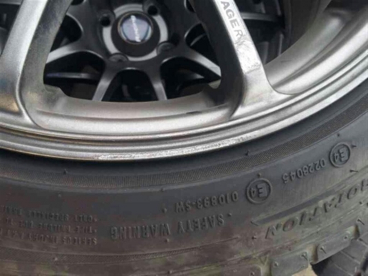 ขายแม๊ก 4 รู 100 พร้อมยางปี 2012 ล้นนิดๆ กำลังสวย 15 นิ้ว กว้าง 8 นิ้ว