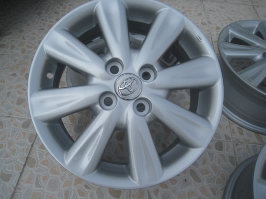 ขายล้อแม็กมือสอง toyota yaris/vios gt 15"x5.5" et45 4 รู 100 สนใจติดต่อเล็กคลองสาม (081-3747940)