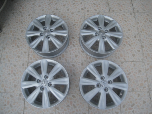 ขายล้อแม็กมือสอง toyota yaris/vios gt 15"x5.5" et45 4 รู 100 สนใจติดต่อเล็กคลองสาม (081-3747940)