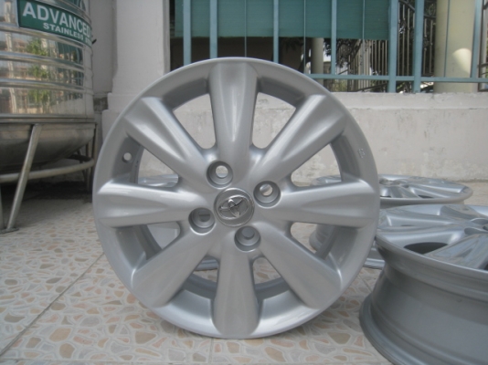 ขายล้อแม็กมือสอง toyota yaris/vios gt 15"x5.5" et45 4 รู 100 สนใจติดต่อเล็กคลองสาม (081-3747940)