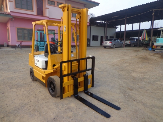 รถยก TCM FD25 Z2 เครื่องดีเซล ติดต่อคุณจิ๊ด โทร. 089-7949488