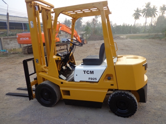 รถยก TCM FD25 Z2 เครื่องดีเซล ติดต่อคุณจิ๊ด โทร. 089-7949488