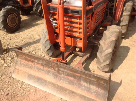 ปัญญาแทรคเตอร์มาแล้ว...จัดมาให้ครับ คูโบต้า L2605 พร้อม ใบมีด และ ผาน 5 ตามสภาพครับ