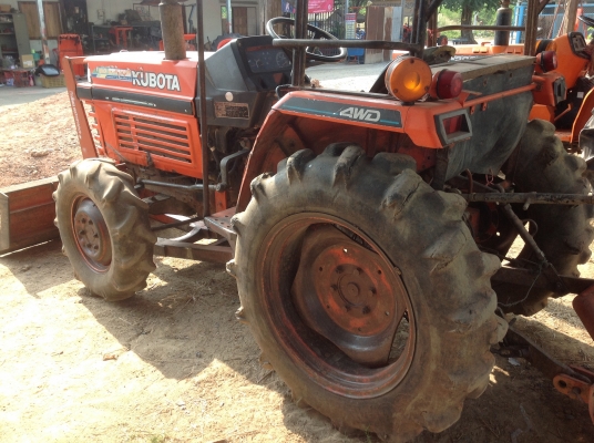 ปัญญาแทรคเตอร์มาแล้ว...จัดมาให้ครับ คูโบต้า L2605 พร้อม ใบมีด และ ผาน 5 ตามสภาพครับ