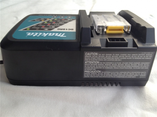 แท่นชาร์จรุ่นใหม่บางกว่าชาร์จเร็วกว่าเดิม Makita DC18RC S สำหรับชาร์จแบ็ต 7.2-18V