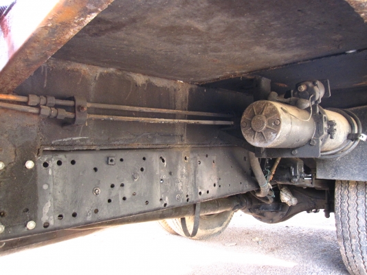 รถ 6 ล้อ ติดเครนกระเช้า Hotline