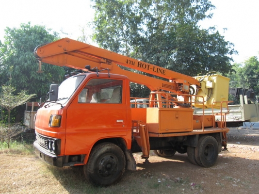 รถ 6 ล้อ ติดเครนกระเช้า Hotline