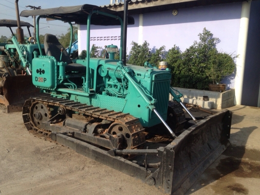 ขายเเทร็กเตอร์D2-3 ตีนไก่ สภาพสวยพรัอมใช้งาน ใบเเทรกเต็ม ราคาต่อรองได้