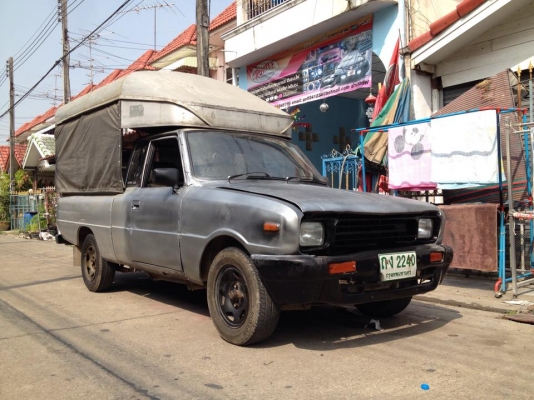 ขาย/แลกครับ mazda 1.3 ตามสภาพครับ เอาไปทำมาหากิน. LPG มีหลังคาพร้อม เเบตใหม่ ขับปกติ ความร้อนไม่มีปัญหา น้ำมนเครื่องไม่ขาด คัตซีไม่มีผุ ใช้งานปกติ ทะเบียนสวย ถุงเงิน เครื่องดี ประหยัดมากกกกกกก ขับทางไกลสบาย บรรทุกของได้เยอะ เอกสารครบ ราคาถูกกว่า มอไซอีกคร
