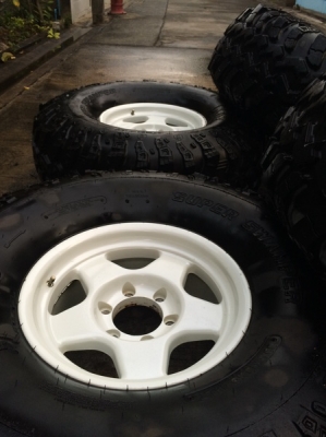 ขายยาง super swamper IROK 39ดอกเต็ม หนวดยางยังอยู่ พร้อมล้อ BRADLEY