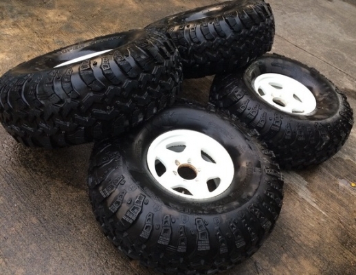 ขายยาง super swamper IROK 39ดอกเต็ม หนวดยางยังอยู่ พร้อมล้อ BRADLEY