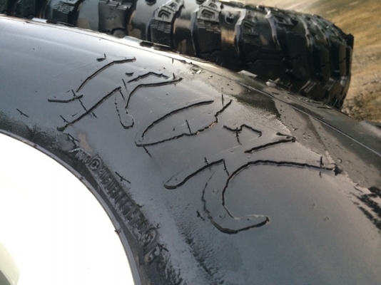 ขายยาง super swamper IROK 39ดอกเต็ม หนวดยางยังอยู่ พร้อมล้อ BRADLEY